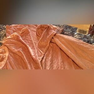 Slanket- large blanket with sleeves to lounge in